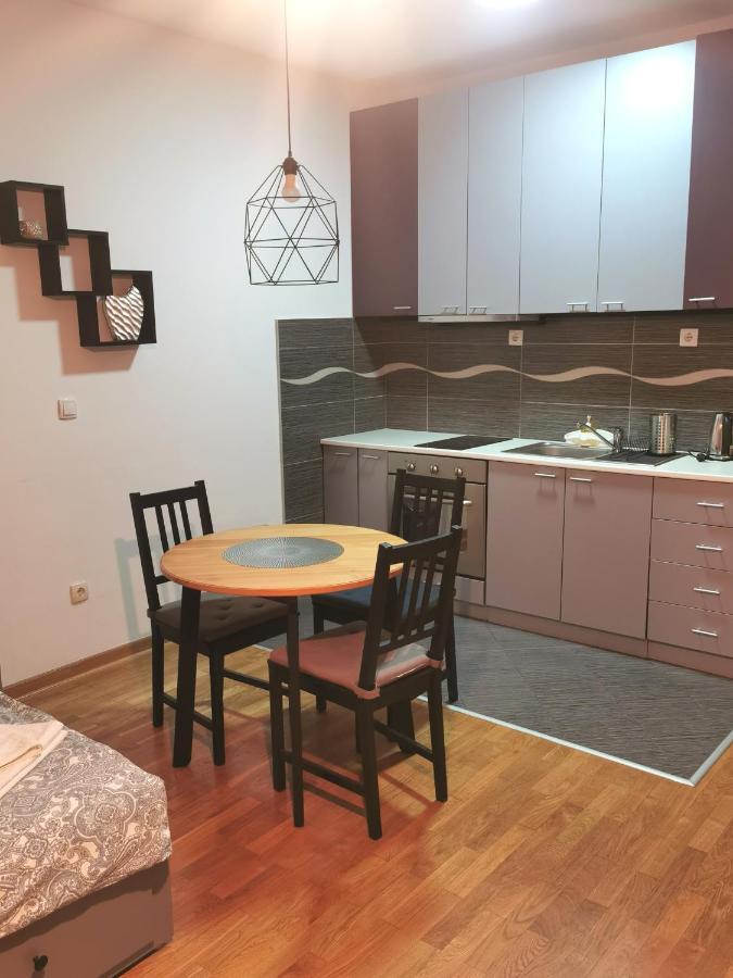 Charlie Aviv Park Apartamento Belgrado Exterior foto