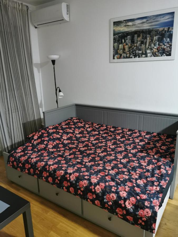Charlie Aviv Park Apartamento Belgrado Exterior foto