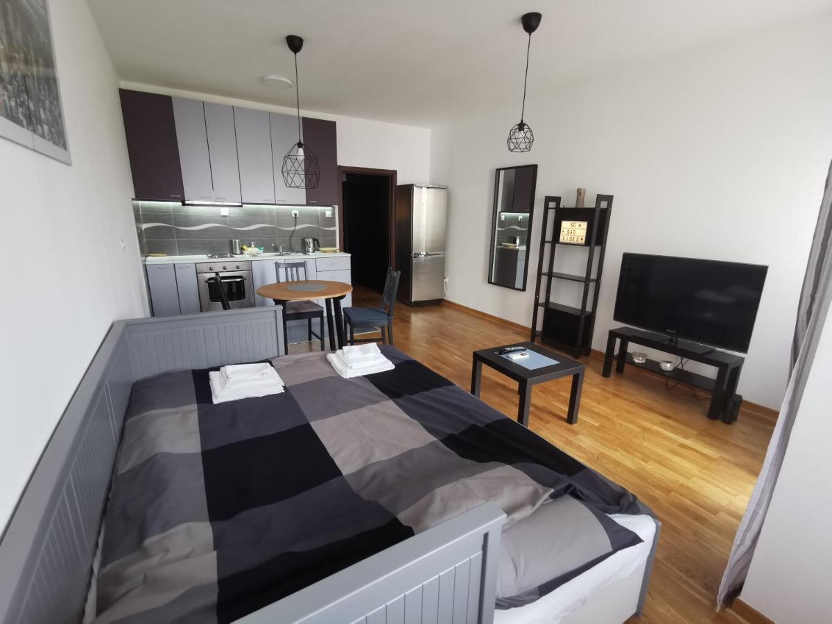 Charlie Aviv Park Apartamento Belgrado Exterior foto
